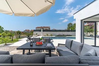 Villa Marisa with 51sqm pool, 5 bed