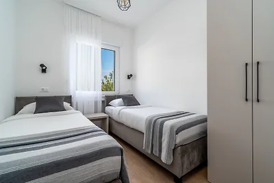 Villa Marisa with 51sqm pool, 5 bed