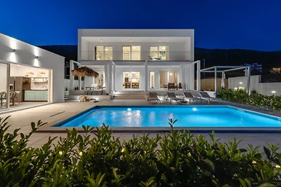 VILLA ZEN mit 32m2 Pool, 7km Strand