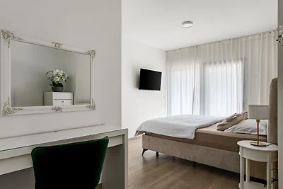 New! Villa Ellamar