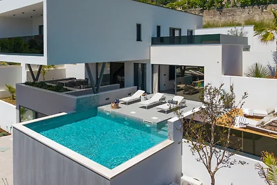NEW! Villa Siete