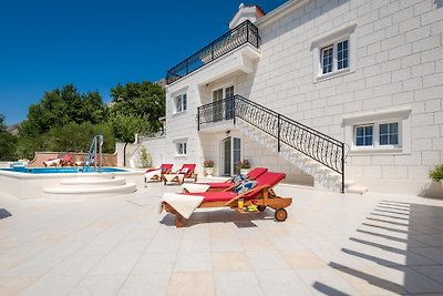 Luxus-Villa MAJA mit Jacuzzi, Pool