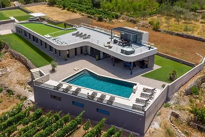 New! Luxury Villa Madre