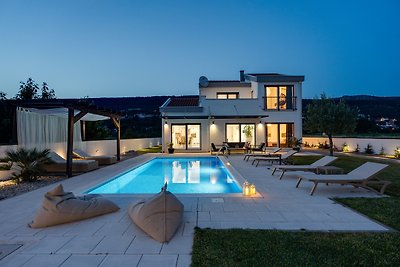 Villa Anja mit beheiztem Pool