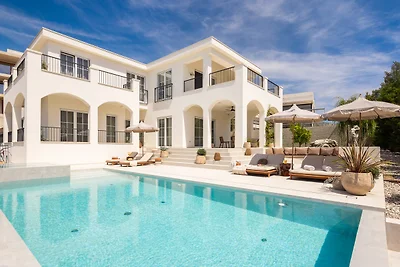 NEW! Villa Neta Lee