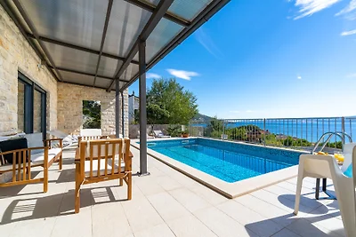 Villa Oslo, Pool & Blick aufs Meer