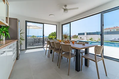 Villa Marisa with 51sqm pool, 5 bed