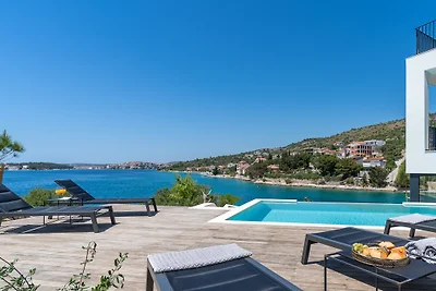 Luxus Villa Roots mit Pool
