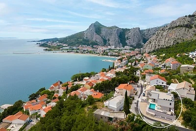 Villa Una-Omiš, Borak