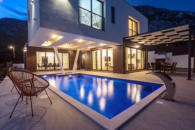 Neue und stilvolle Villa Bruna