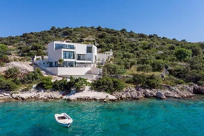Luxus Villa Roots mit Pool
