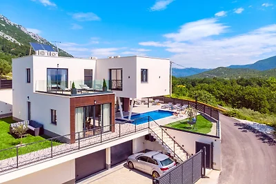 Neue und stilvolle Villa Bruna