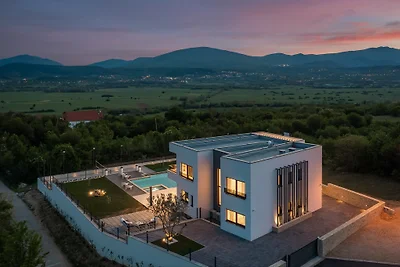 Villa Arya