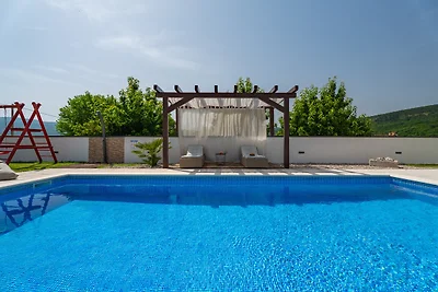 Villa Anja mit beheiztem Pool