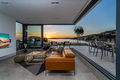Luxus Villa Roots mit Pool