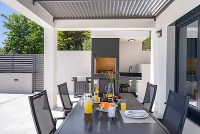 NEW Villa River Hills with Heated pool with hydromassage, Gym, 3 en-suite bedrooms