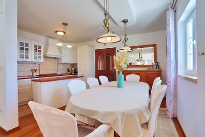 Luxus-Villa MAJA mit Jacuzzi, Pool