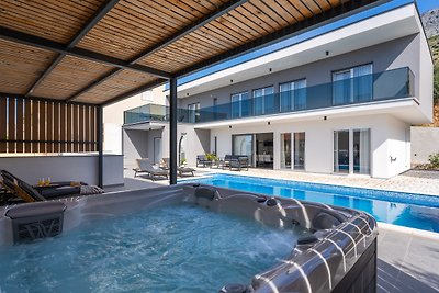 Villa Hill mit privatem Pool