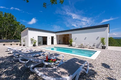 New! Villa Ellamar