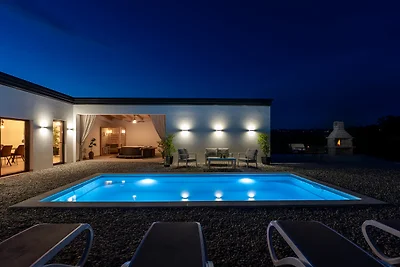 New! Villa Ellamar
