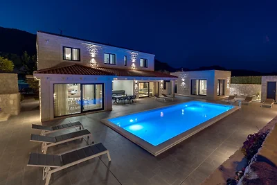 NEW! Stylish Villa Neven with pool