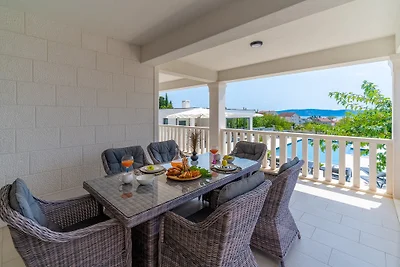Villa Marisa with 51sqm pool, 5 bed