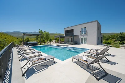 NEW! Villa River Rose