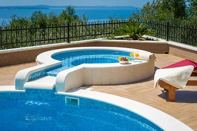 Luxus-Villa MAJA mit Jacuzzi, Pool