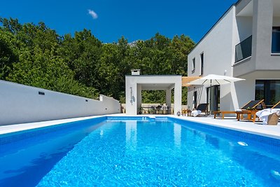 NEW! 3-bedroom villa Pera with heated pool, 7km from beach