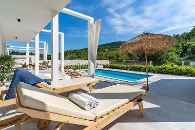 VILLA ZEN mit 32m2 Pool, 7km Strand
