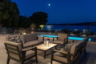 Beachfront Villa Luminara