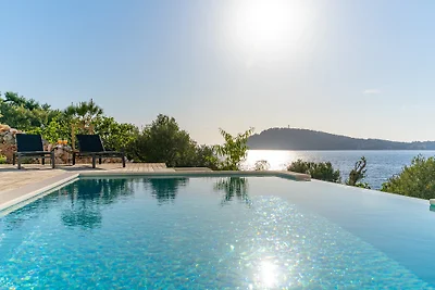 Luxus Villa Roots mit Pool