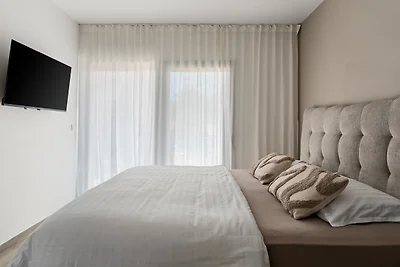 New! Villa Ellamar