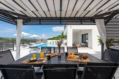 Villa Mirage