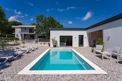 New! Villa Ellamar
