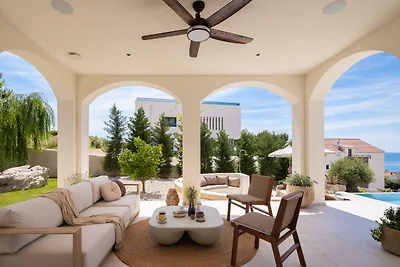 NEW! Villa Neta Lee