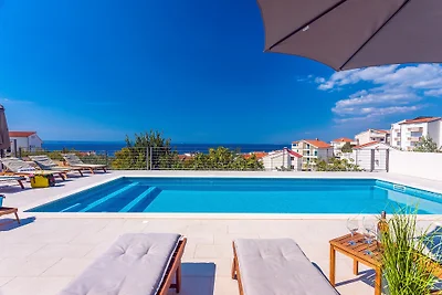 Villa Diva mit Schwimmbad,Meerblick