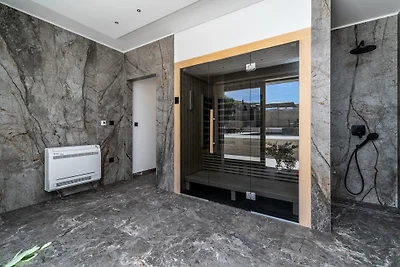 Villa Lady Maris with heated pool
