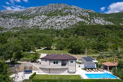 Moderne VILLA BEYBE Pool & Jacuzzi