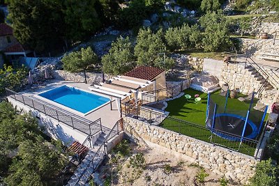 VILLA B2B with heated private pool