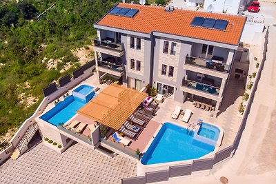 Luxus VILLA BANE beheizter Pool