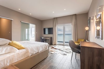 Luxury Villa Iponi mit Pool