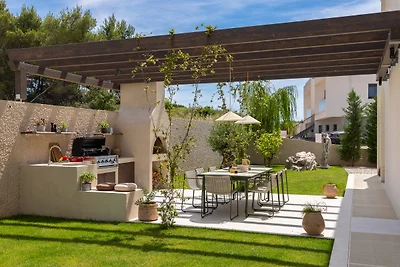 NEW! Villa Neta Lee