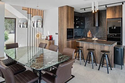 NEW! Villa Briig