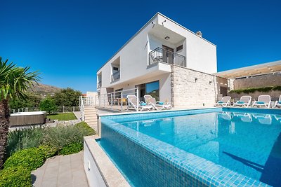 NEW Villa Paloma Blanca