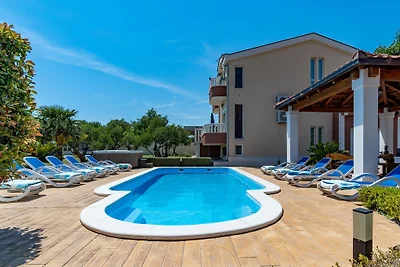 Villa Suker Jacuzzi, Pool, Garten