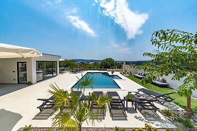 Villa Marisa with 51sqm pool, 5 bed