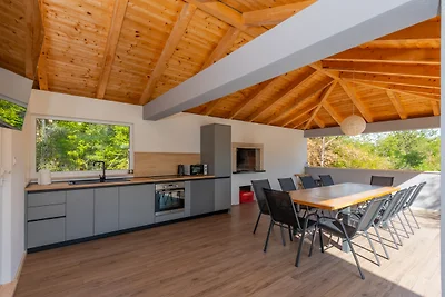 NEW! Villa Green Escape