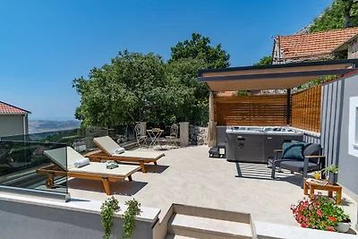 Brand new! Villa Falcon House