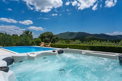 Moderne VILLA BEYBE Pool & Jacuzzi